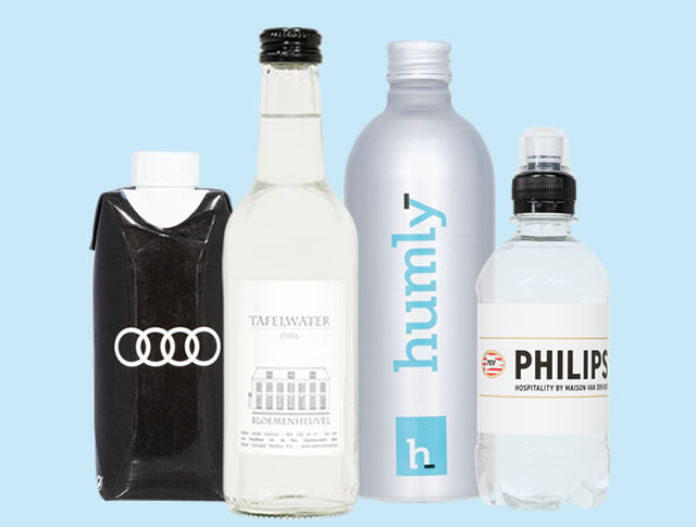 Wasserflaschen mit eigenen Etikett