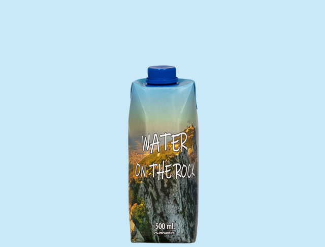 Wasser im Tetra Pak-Karton 50 cl. 2