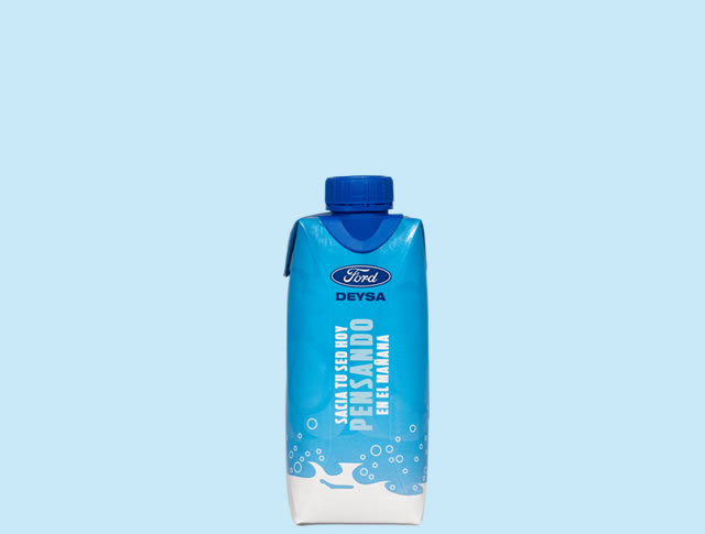 Wasser im Tetra Pak-Karton 33 cl. 2